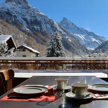 Hotel Garni Les Bouquetins 3*