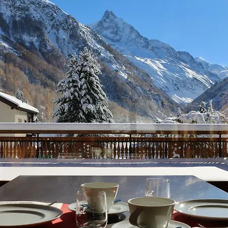 Les Bouquetins Hotel